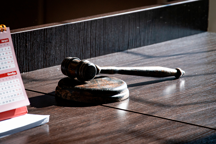 Сейчас дело застопорилось &mdash; суд никак не может решить, обосновано ли заявление о несостоятельности фирмы, в отношении «Алнэко» не могут возбудить даже процедуру наблюдения