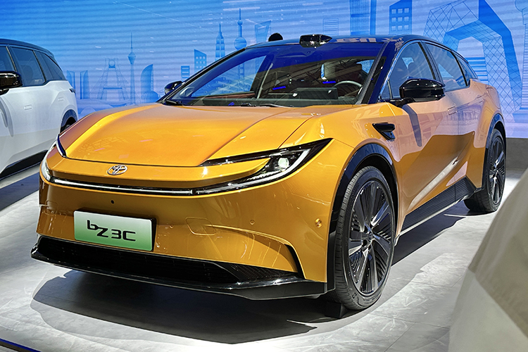 Из необычных моделей можно выделить Toyota bZ5 &mdash; среднеразмерный электрокроссовер с купеобразным кузовом