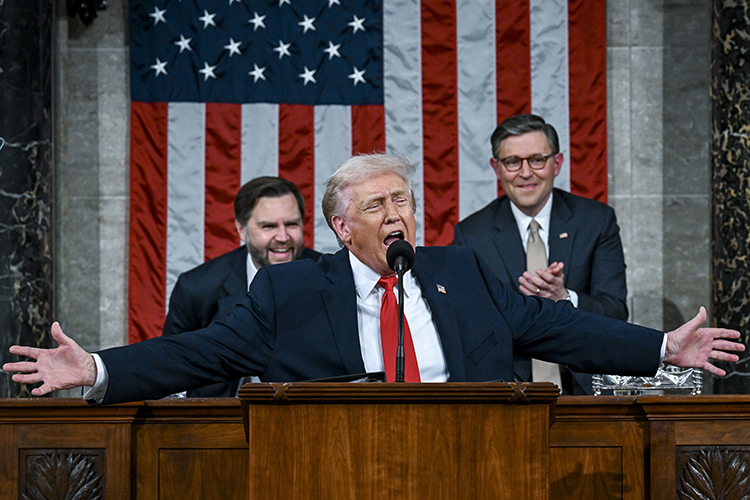 Трамп в послании послал своих противников