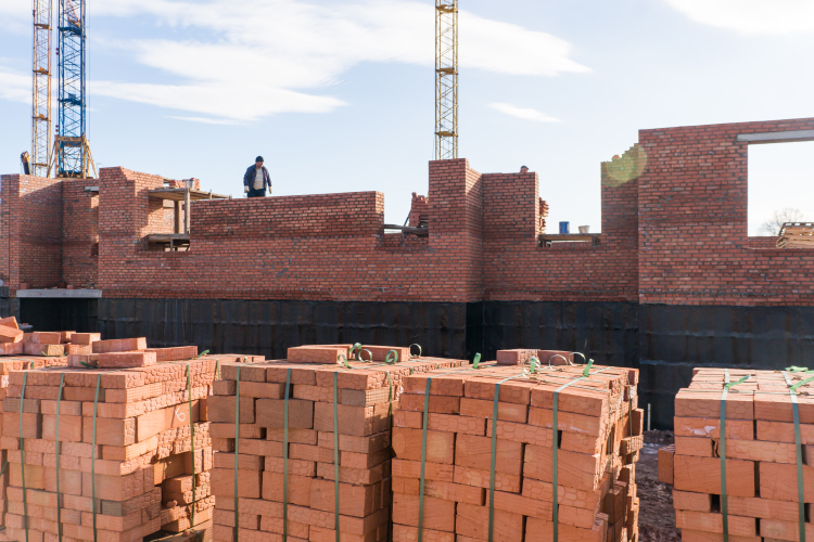 В 2023-м ввели 124,2 тыс. «квадратов», и такие показатели власти района не радуют