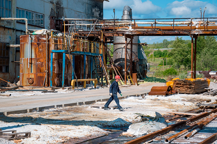«Они работают по две недели и неделю дома. Такой вот график у них. Как люди там работают? Я удивляюсь»