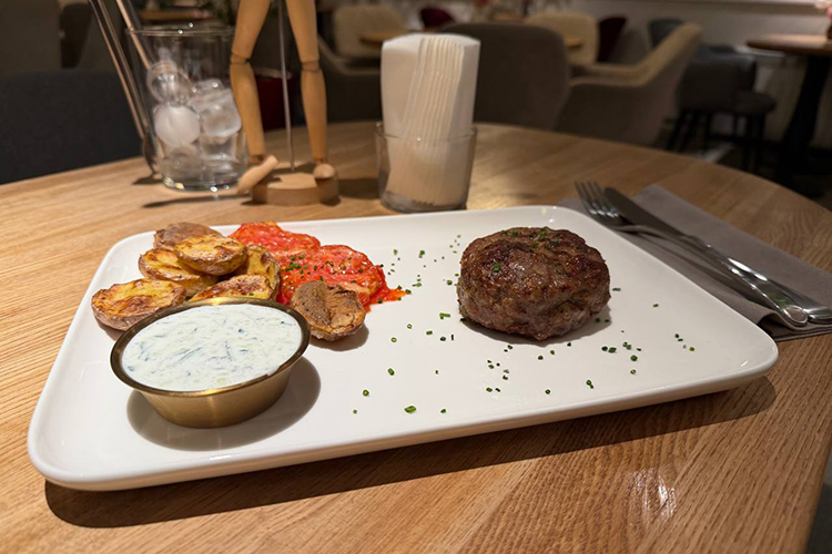 Бифштекс из дагестанского барашка &mdash; примерно как роллы «Филадельфия» в сознании русского человека: к реальности отношения имеет мало