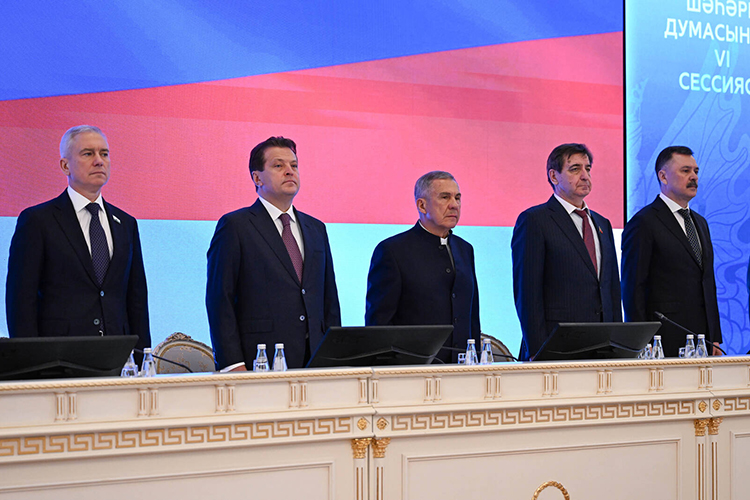 С докладом о результатах работы перед депутатами выступил мэр Казани Ильсур Метшин. Его отчет оказался столь подробным и содержательным, что потребовался почти час, чтобы все озвучить