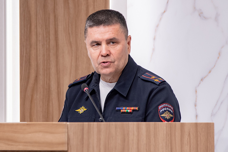 «Я не скрываю, что, действительно, личного состава катастрофически не хватает во всем МВД, в том числе в Госавтоинспекции», &mdash; сокрушался Кадиков