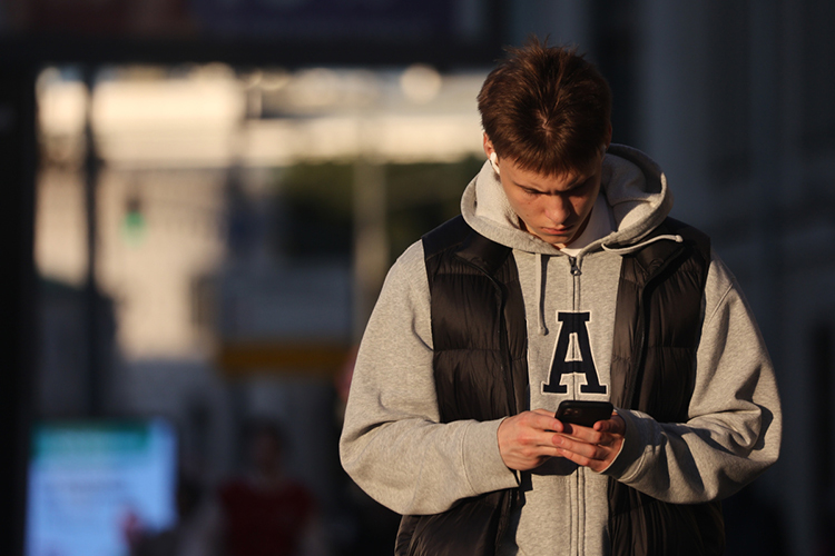  По мнению Дениса Кускова, «Телеграм» станут тормозить по той же схеме, что и WhatsApp* 
