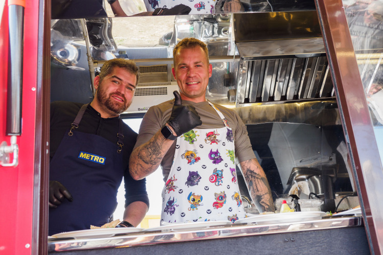 Ильгиза Галиева (на фото справа) называют одним из основателей татарской кухни в новом прочтении