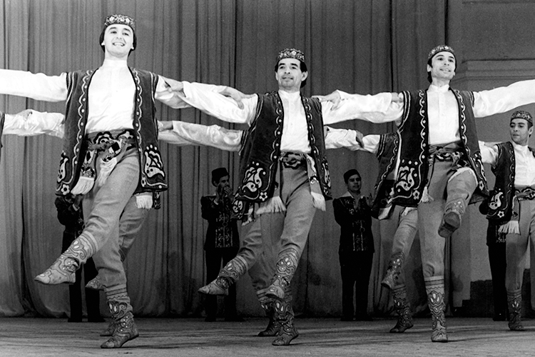 «Почти 25 лет танцевали, в казанском оперном театре давали сольные концерты, уже будучи заслуженными артистами»