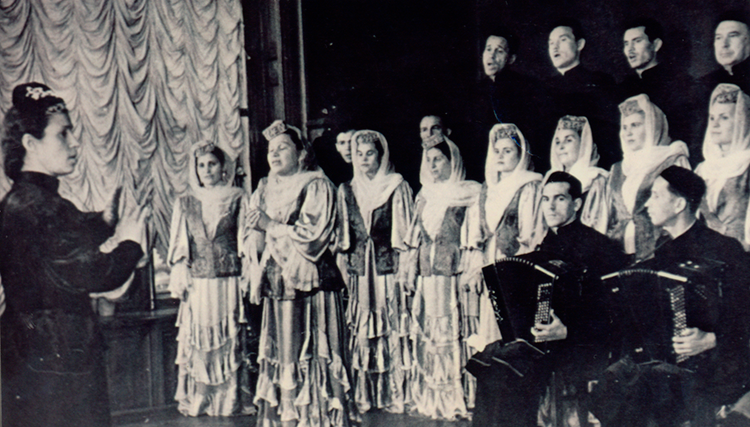 «Признаюсь, для меня болезненно то, что в учебных заведениях республики очень мало фольклора, обращения к татарскому, мало дисциплин, изучающих татарские танцы. А если и есть, то в виде факультатива»