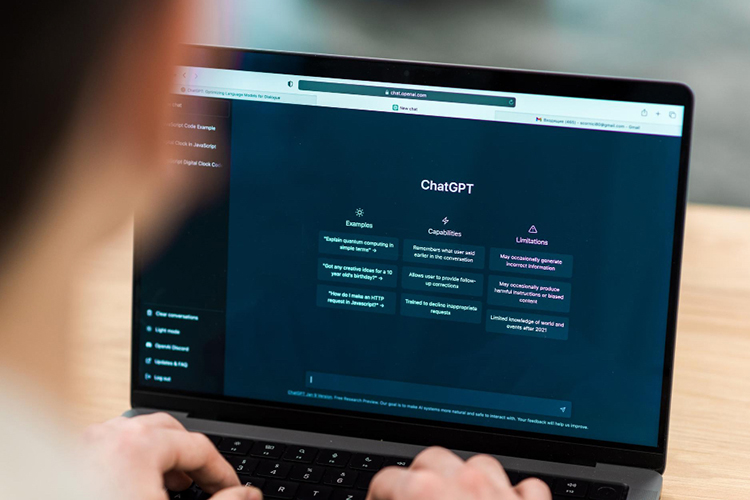 OpenAI, создавшая ChatGPT, закрыла крупнейший в своей истории раунд финансирования &mdash; $110 млрд при оценке компании в $730 миллиардов