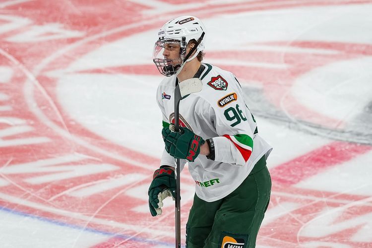 Светлое пятно в матче с «Автомобилистом» &mdash; Никита Лямкин. Защитник оформил дубль, притом забросил две шайбы в большинстве