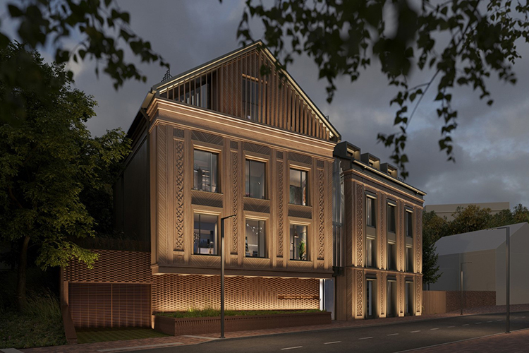 Бросаются в глаза деревянный фасад и скатные кровли &mdash; эти решения, как пояснил «БИЗНЕС Online» Кузьминых, характерны для данной улицы