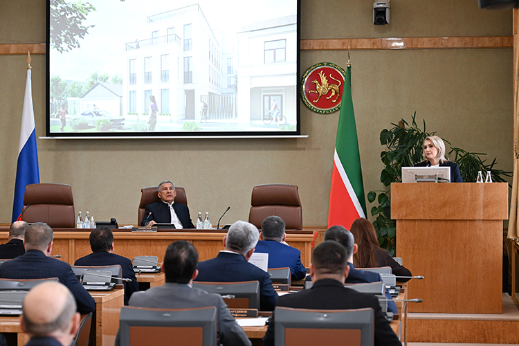 Так называемая историческая комиссия, которая уже 10 лет держит застройку исторических центров Казани, Свияжска, Болгара и других городов в ежовых рукавицах, в этот раз прошла без разворотов &mdash; согласовали все 16 проектов в столице РТ, плюс ряд проектов Свияжска, Чистополя, Бугульмы