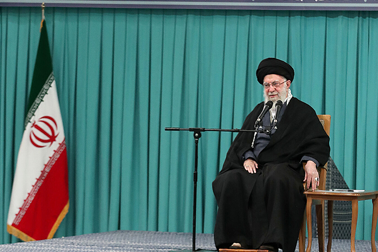 Ночью мученическую смерть Хаменеи подтвердили иранские информагентства. Аятолла умер утром 28 февраля и на момент гибели находился на рабочем месте