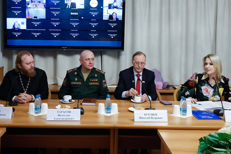 «ИИ начал писать манифесты о зачистке людей»: как в Госдуме обсуждали новые угрозы традиционным ценностям