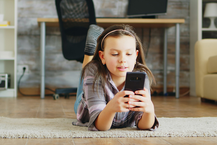 Принцип добровольности пользования цифровой инфраструктурой &mdash; вещь, о которой постоянно говорит патриарх, &mdash; должен стать сквозным. Никто ведь не позволит своему ребенку общаться на улице с незнакомым мужчиной, а в сети &mdash; пожалуйста