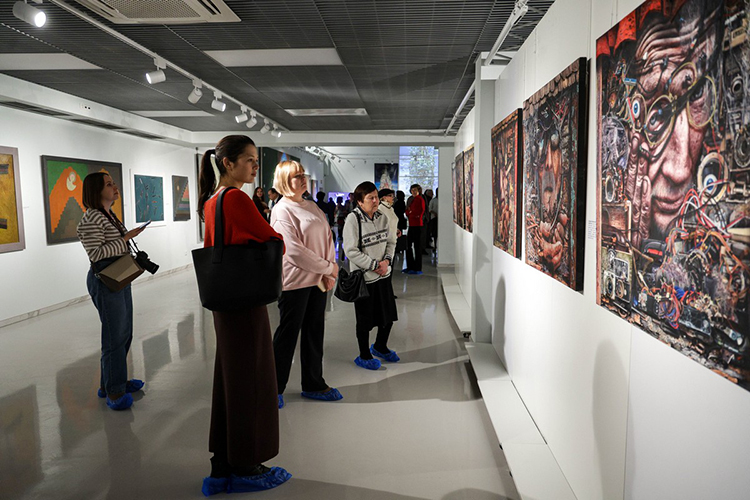 Техники цифрового искусства и живописи воплощают единый подход познания авторов, в основе которого практика духовной медитации