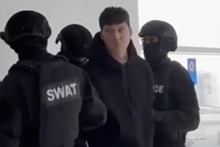 В канун Нового года также и Эдварда Сабирова депортировали в Россию и сразу поместили в следственный изолятор «Пресня»