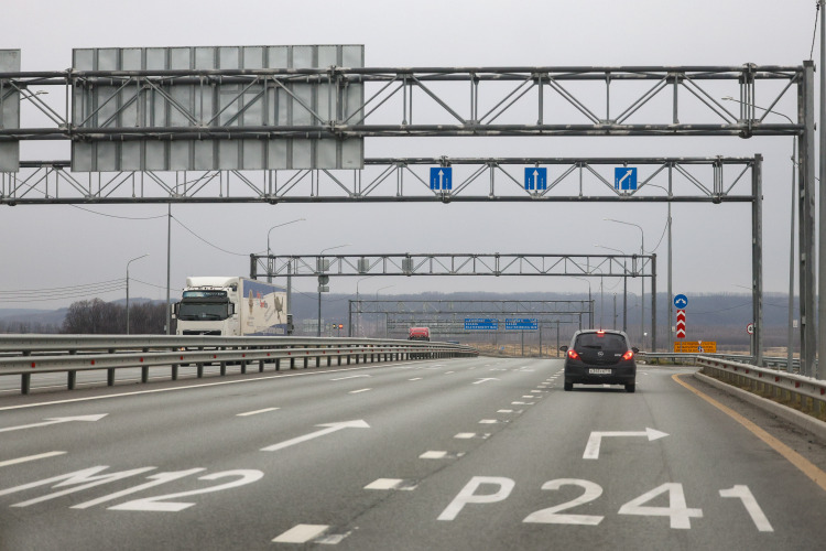 Вместо обещанных 5–6 тыс. рублей для легковушек «Автодор» назвал стоимость в 4 481 рубль до пересечения с трассой Р241 у Иннополиса и 4 948 рублей до Р239 Казань – Оренбург