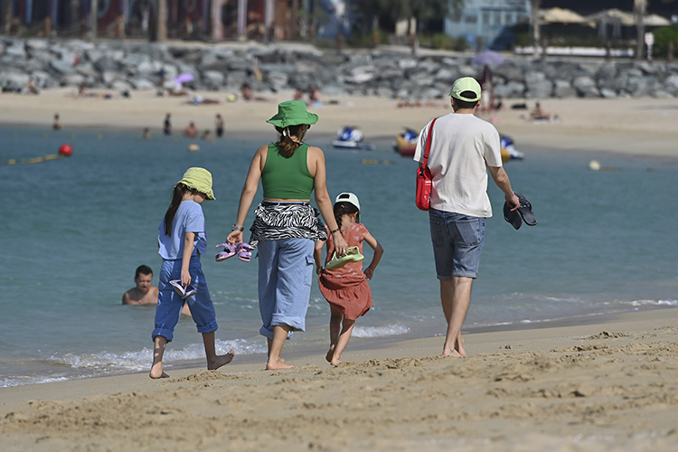 «Компания за свой счет продлевает проживание тем, кто там остался и не может вылететь, и вывозит клиентов по первой возможности»