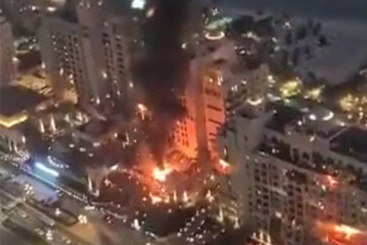 «Выкладывать все фото и видео запрещено, просто поверьте, что это очень жутко. На весь город поет молитва и хлопки», &mdash; описывает Бахтиярова обстановку, видимо, в Дубае