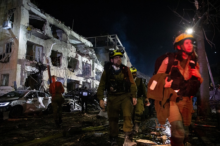 Иран ударил по офису Нетаньяху, у США четыре гроба и три сбитых F-15, а «британка» решила ввязаться