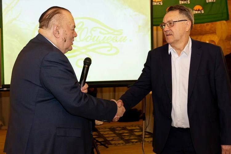 Станислав Ерёмин отпраздновал 75 лет в Казани (на фото &mdash; с Евгением Богачёвым)