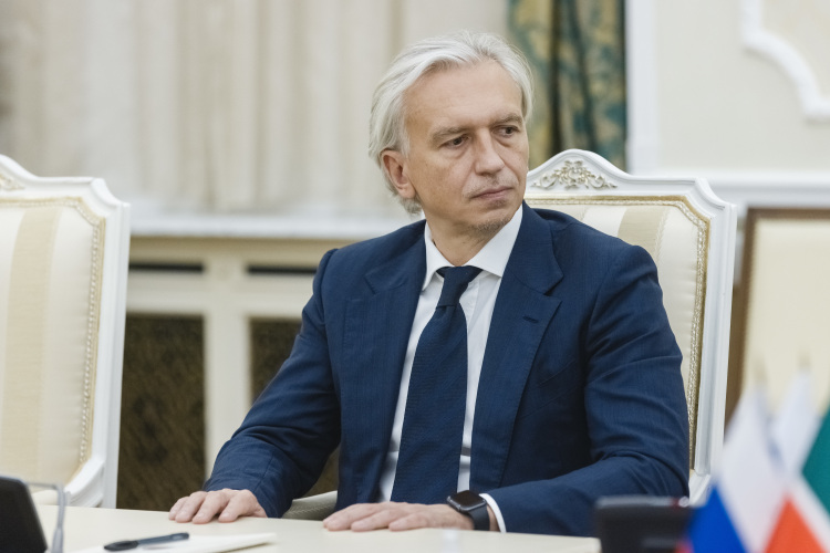 В июле 2025-го председатель правления ПАО «Газпром нефть» Александр Дюков на финансовом конгрессе Центрального банка РФ говорил, что около 50% российских нефтесервисных предприятий находятся в долговой яме