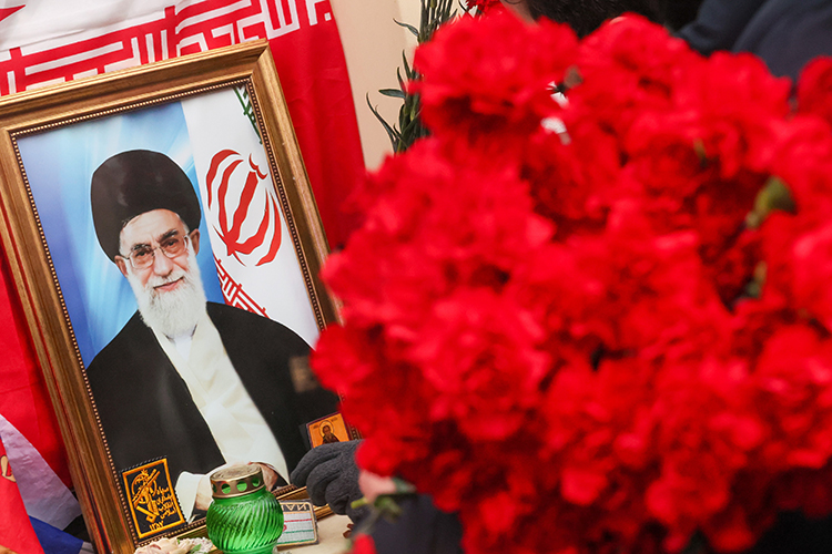 «Биография Хаменеи &mdash; абсолютно сталинская»