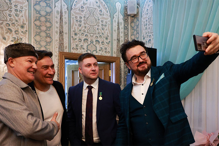  «Можно сказать, что было ифтар-знакомство. Может быть, сверхзадача заключается в том, чтобы люди посещали мечети, в своем творчестве находили место для духовных песен»