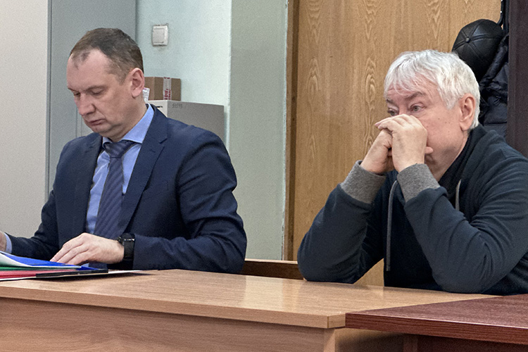 Роберт Мусин в суде полностью поддержал своего адвоката. Через несколько минут суд принял решение: ходатайство Мусина удовлетворить