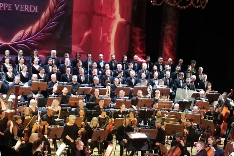 Эта опера позднего Верди уже не может заманить публику хитами и заставить насвистывать популярные мелодии