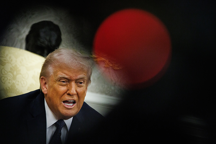 Большинство не доверяет президенту в вопросах применения силы и считает, что у него нет четкого плана действий