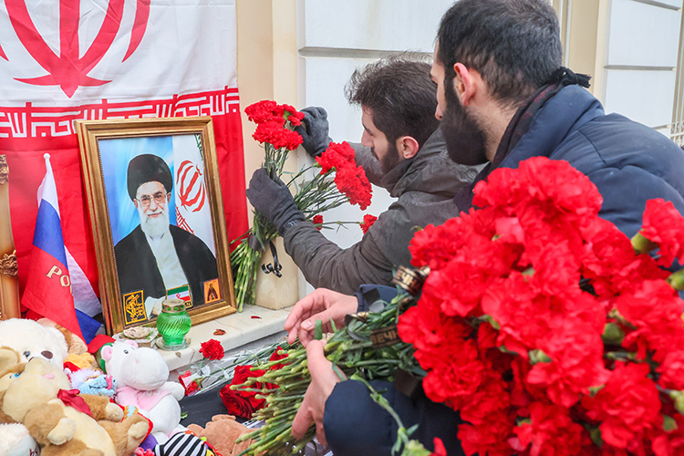 «Как мы знаем, по резиденции Хаменеи было выпущено более 30 различных снарядов»