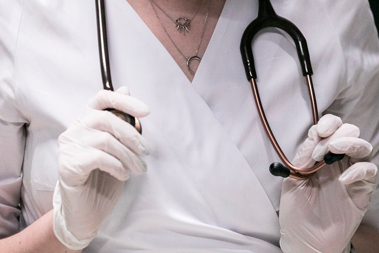 В Татарстане прорабатывают еще одну меру поддержки для медиков &mdash; выплату в миллион рублей для специалистов дефицитных специальностей