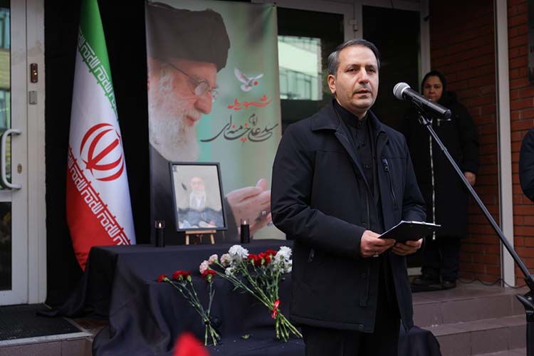 По словам Мирзахани, мученическая смерть великого лидера в результате преступного акта является не только большой потерей для иранского народа, но и «глубокой раной для пробужденной совести мирового сообщества»