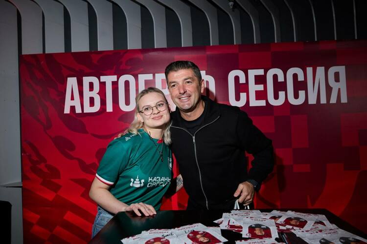 После пресс-конференции Артига с командой встретились с владельцами абонементов