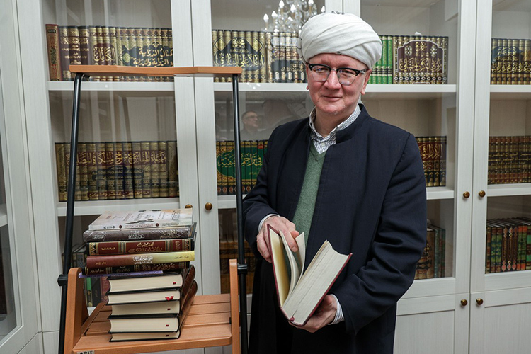 Руководитель центра исследований Корана и сунны РТ, имам-хатыб казанской «Белой мечети» Фарид Салман: «Намаз, выполненный истинно и по всем установленным правилам и нюансам, представляет собой душевное и духовное вознесение правоверного к Трону Всевышнего»