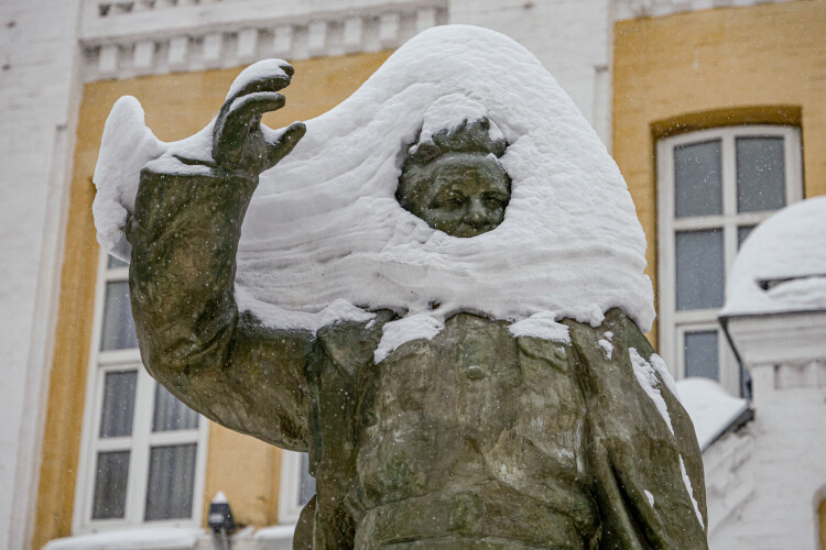 «Сейчас мы видим &mdash; снега много. Может, какой-то святой человек в ящик мечети садаку положил, поддержал какую-то семью, сделал доброе дело, и вот из-за его доброго деяния Всевышний нас завалил снегом»