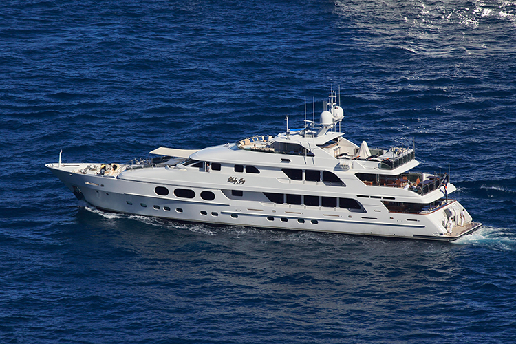 Лидер партии «Справедливая Россия» Сергей Миронов внес на рассмотрение Госдумы законопроект о налоге на роскошь