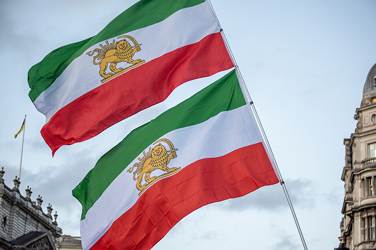 «Рахбар, при всей религиозной и философской подкладке этого института, является прежде всего конституционной должностью»