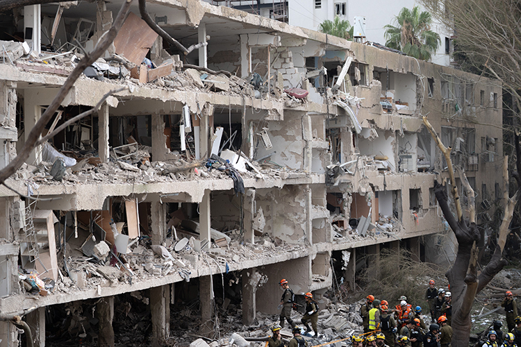 28 февраля американо-израильская военная группировка под надуманным предлогом нанесла ракетно-бомбовые удары по территории Исламской Республики