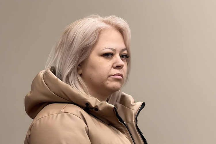 В отношении топ-менеджеров «Флота РТ» возбудили уголовное дело по ст. 290 УК РФ («Получение взятки»). Им грозит до 15 лет лишения свободы. Первой рассмотрели ходатайство в отношении Гайзетдиновой. Выглядела она мрачно, кажется, не совсем понимая, что происходит