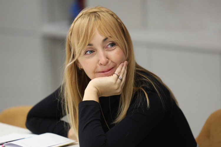 По итогам года Анна Артемьева получила признание в республиканских социальных конкурсах, в частности, стала победительницей в номинации «Женщина-лидер» за активную работу по поддержке военнослужащих и их близких