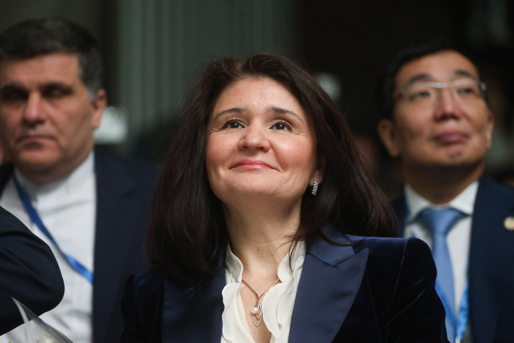 Удачно начался год у и. о. ректора КГМУ Дианы Абдулганиевой, которой президент России Владимир Путин присвоил почетное звание «Заслуженный врач Российской Федерации»