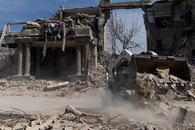 Трамп вербует курдов и покупает дроны у Украины, КСИР поджег нефтяной танкер США