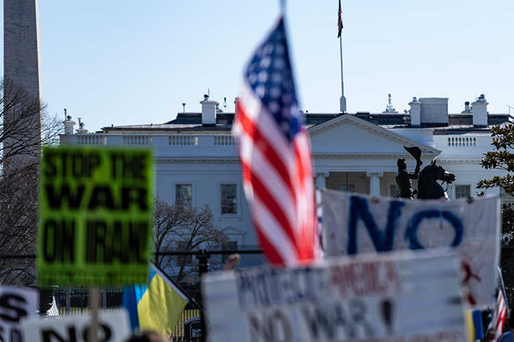 Иран заявляет о гибели более 500 американских военных с начала этого конфликта, такую цифру привел секретарь иранского высшего совета национальной безопасности Али Лариджани. Американская сторона ранее говорила о 6 погибших