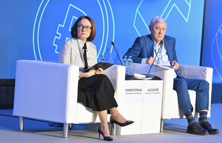 Глава Центробанка назвала проблемную ситуацию в ИЖС «частным, но важным сюжетом» и напомнила, что банкам в апреле 2025 года рекомендовали поддержать таких заемщиков