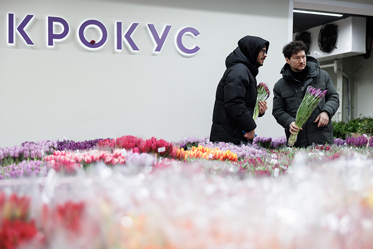 Общий спад продаж отмечает руководитель оптовой базы «Крокус» Артур Цыбаев. «Экономическая ситуация в стране не самая лучшая», — констатирует он