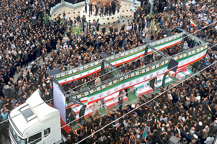 «В самом Иране все как и положено: страна в трауре, над мечетью поднят красный флаг, всем врагам объявлен газават. Я думаю, что для тех, кто напал на Иран, последствия будут более чем ощутимыми»