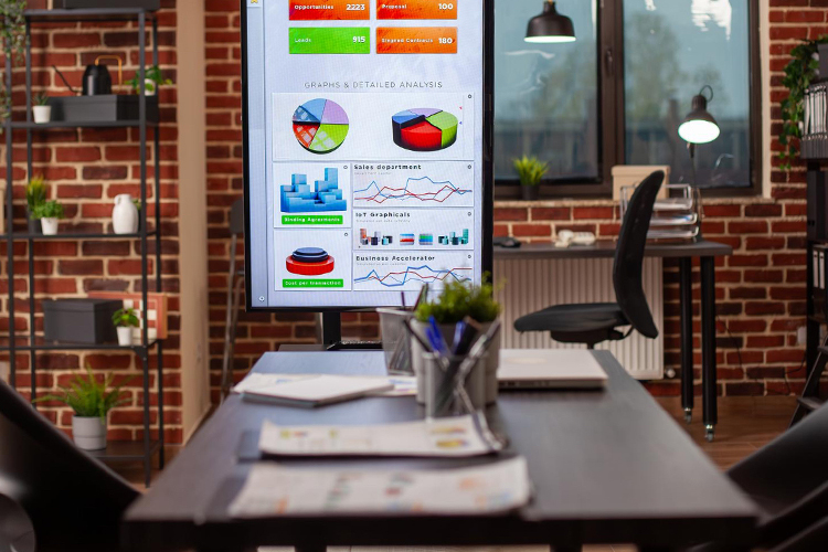 Ситуация для предпринимателей выглядит как постоянные качели: только бизнес пытается адаптироваться, как появляется новое ограничение